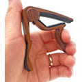 Miniatyrbilde 7 av 7: Gitar Capo for 6-strengs akustiske elektriske stålgitarer, ukulele med 5 plektre - Rosewood farge