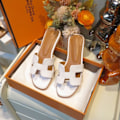 Miniatyrbilde 3 av 3: H Svart Brun Hvit Beige Gull Damesandaler Flate Komfortable Dame Slides Sandaler Mote Flate Sandaler for Kvinner Sommer hvit 37 white 37