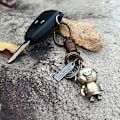 Miniatyrbillede 5 af 5: Tegnefilmsanimation Mænd og Kvinder Gaver Legering Gris Grisling Gris Læder Strikket Nøglering Spænde Rygsæk Vedhæng.