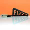 Miniatyrbilde 4 av 5: Pizzasaks med matvaregodkjent blad i rustfritt stål og pizzakutterguide i plast.