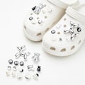 Miniatyrbillede 2 af 5: #15 Stykker 3D Klogsandaler Pynt, Sko Charms, Søde Sko Pynt