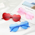 Pikkukuva 4 / 5: 3 Pink Heart Sunglasses Karnevaali Kesäjuhlat Ranta Reunaa Vailla S