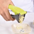 Pikkukuva 4 / 5: Valkosipulipuristin - Green & Good Grips Kuorima