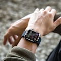 Miniatyrbild 6 av 7: UNIQ Garde fodral för Apple Watch Series 4/5/6/SE/SE2 40mm. grått/rökt grått