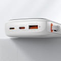 Miniatyrbild 6 av 11: Baseus Qpow Digital Display Powerbank med hurtiglading 10000mAh 22,5W QC/PD/SCP/FCP med innebygd USB-C-kabel hvit