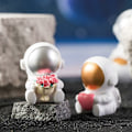 Miniatyrbilde 4 av 5: Resin Astronaut Triumph 2-delt figur Rommann Statue Dekor Ornament Dekorasjoner for bursdagsfester