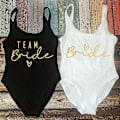 Miniatyrbillede 2 af 5: S-3xl Print Team Bride Badedragt i ét stykke Kvinder Badetøj Polterabend Badedragt Sommer Strandtøj Badedragt hvid sort white black M
