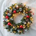Pikkukuva 2 / 5: Joulukranssi Oven Koristeluun, Koristeluun Käpyillä, Marjoilla, Lumihiutaleilla (30CM, 20 LED-valoa)
