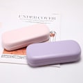 Miniatyrbillede 3 af 5: Et sort og et beige etui til briller - Hårdt brilleetui, læder solbrilleboks, blomsterbriller etui, beskyttende etui til