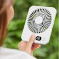 Pikkukuva 8 / 9: Kannettava USB-pöytätuuletin, voimakas ilmavirta, 35 dB erittäin hiljainen, 5-nopeuksinen pöytätuuletin, kallistettava ja kokoontaitettava, minipöytätuuletin kotiin, toimistoon, pöydälle, makuuhuoneeseen khaki