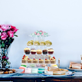 Miniatyrbild 2 av 5: 6-vånings cupcake-ställ, runt macaron-tornställ, genomskinligt akryl cupcake-displayställ