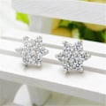 Miniatyrbild 4 av 5: Damernas Snöflinga-formade Studörhängen, Mode Studörhängen Set med Snöflinga Diamant Studörhängen