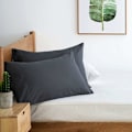 Miniatyrbild 4 av 4: Kuddfodral 51 x 66 Mörkgrå - Set med 2 Rektangulära Borstade Mikrofiber Kuddfodral med Kuvertstängning (20 x 26 tum)
