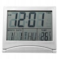 Miniatyrbild 4 av 5: Kreativ enkel resklocka hopfällbar ord elektronisk väckarklocka datum temperatur display skrivbordsklocka（silver）