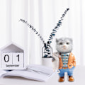 Miniatyrbild 4 av 5: Harts Figur för Katt, Liten Katt som Håller en Mus i Armen, Miniatyr Djurstaty för Hem, Utomhus, Trädgård, Dekoration