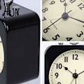 Miniatyrbild 5 av 5: Analog väckarklocka svart fyrkantig tyst liten metall reseväckarklockor för barn sovrum sängbord vardagsrum kontor svart