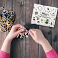 Miniatyrbild 5 av 5: Kalender -2022 Magnetisk juldekoration Gör-det-själv-örhängen Hänge Jul Adventskalender Armband Set 24 dagars nedräkningskalender för kvinnor Sida A