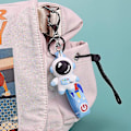 Miniatyrbillede 5 af 5: Dames Nøglering Kreativ Astronaut Nøglevedhæng Par Nøglearmbånd Rygsæk Smykker Mode Nøglearmbånd Til Mænd Og Kvinder