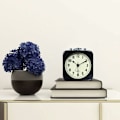 Miniatyrbild 2 av 5: Analog väckarklocka svart fyrkantig tyst liten metall reseväckarklockor för barn sovrum sängbord vardagsrum kontor svart