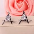 Pikkukuva 4 / 4: Triangle earring with single diamond Grey M