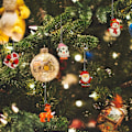 Miniatyrbilde 4 av 5: 30 stk. Julemini ornamenter Små juleharpiks ornamenter for mini juletre dekorasjoner 30PCS