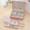 Miniatyrbillede 7 af 8: Smykkeskrin, Dobbeltlags PU læder opbevaringsæske til ringe øreringe armbånd halskæder smykkeorganisator gaveæske til piger kvinder Pink