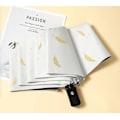 Pikkukuva 1 / 11: Gör regniga dagar färgglada - Paraply med flera unika innermönster! LEAVES GOLDEN