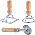 Miniatyrbild 1 av 5: Ravioli Maker Stämpelskärare med Rullhjul Set, Pastamaskinsform med Trähandtag och Räfflad Kant, Raviolis Skärare och Press Stämpel för Pasta, Dump