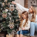 Miniatyrbild 5 av 5: Personliga julgransprydnader med familjenamn  Handgjorda julgransprydnader 2022  2023 Jul anpassade namn Trädekorationer  Söt hängande 3 Names Green Branches