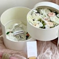 Miniatyrbillede 3 af 4: Blomsterkasse med låg til arrangementer, dobbeltlags roterende skuffe luksus Ro blomsterbuket gaveæsker emballage, 1 sæt, 19 cm (d) x 16,5 cm (h) (sort)