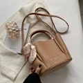 Miniatyrbild 4 av 5: Ny handväska Messenger Bag Pu Läder Bärbar Hinkväska khaki