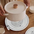 Pikkukuva 5 / 5: Punotut puuvillaköysi-tabletit, 4 kpl, 30 cm lämmönkestävät pyöreät tabletit ripustusrenkaalla, punotut pöytätabletit kotikeittiöön (4 kpl pakkaus, 30 cm)
