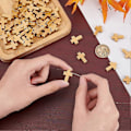 Miniatyrbild 3 av 5: 100 st Träkorsberlocker Träkorspärlor Mini Små Fickkors Naturligt Trä Rosenkrans Krucifix Påsklovsberlocker för Smyckestillverkning