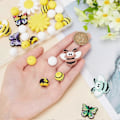 Miniatyrbillede 3 af 5: 34 stk. 12 stilarter Silikone Focal Perler Bi Blomst Sommerfugl Formet Silikone Perler Gummi Perler til Perlepenne Nøgleringe Halskæder Smykkefremstilling Håndværk