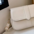Miniatyrbild 3 av 5: Fashion Retro PU Läder Sadelväska Axelväska Crossbody Väska Kvinnlig Solid Färg Underarm Väska creamy white