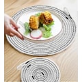 Pikkukuva 2 / 5: Punotut puuvillaköysi-tabletit, 4 kpl, 30 cm lämmönkestävät pyöreät tabletit ripustusrenkaalla, punotut pöytätabletit kotikeittiöön (4 kpl pakkaus, 30 cm)