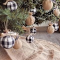 Miniatyrbilde 3 av 5: Julepynt Trepynt, 12 stk. Buffalo Plaid Jute Gårdshus Julepynt, Svart Hvit Landlig Juledekor