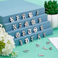 Miniatyrbillede 4 af 5: 26 Alfabet Bogstav Charms Rustfrit Stål A-Z Flatback Metal ABC Hul Gotisk Tibetansk Stil Vedhæng Mini Initialer Perler med Hul til Personlig Je