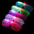 Miniatyrbilde 5 av 5: LED-briller som lyser i mørket, festartikler for barn, 24-pakning, blinkende plastlysende briller, leker i bulk, 3 utskiftbare batterier, blinkende lys F