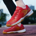 Miniatyrbilde 4 av 5: Lett Sneakers For Menn Og Kvinner - Mote-sko For Innendørsbane, Egnet For Badminton 3Dx86 Red EU 47