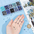 Miniatyrbillede 3 af 5: 3000 stk. 10 farver Glas Bugle Perler Blandede Farver Skrueformede Bugle Perler Lange Rør Seed Perler Løse Spacer Perler Transparente Perler Blå Klar Perle til DIY Cr