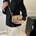 Miniatyrbillede 4 af 5: Ny Trend Mode Simpel Skuldertaske Fritid Pendler Kunstlæder Skuldertaske Dark khaki