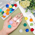 Miniatyrbilde 3 av 5: 48 stk. 12 farger Matte Blomsterblad Charm Blomsterblad Charms Ugjennomsiktig Akryl Fargerike Blomsterblad Perler Uregelmessig Form Matte Blomsterblad Øredobber Charms for DIY Smykker C