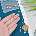 Miniatyrbild 4 av 5: 26 Stilfulla Alfabetiska Bokstavspärlor 14K Guldförgyllda A-Z Bokstavsberlocker Långvariga Versaler Pärlor Mässing Initialberlocker Hängsmycken för Meningsfulla Presenter B