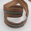 Miniatyrbilde 5 av 5: #5 Antikk Messing Metallisk Nylon Glidelås På Meteren Bulk 10 Meter (brun Tape Med 25 stk Messing Glidere For DIY Sy Skredder Håndverk Veske(brun)