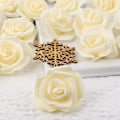 Pikkukuva 2 / 5: 3cm Tekoruusu Kukkapäät Hääkoriste (maitomainen valkoinen) 100PCS