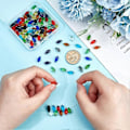 Miniatyrbillede 2 af 5: 100 stk. Facetterede dråbeformede glasperler, 10 farver, transparente vanddråbe krystalglasperler, topborede dråbeafstandsstykkeperler til gør-det-selv håndværk smykker halskæde