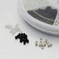 Miniatyrbilde 2 av 4: 1 eske Runde Frøperler Små Håndverksperler for DIY Smykkefremstilling Blandet Stil Hvit 2mm