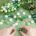 Miniatyrbillede 3 af 5: 1 Sæt Blandet Stil Akryl- og Harpiksperler Runde Lysegrøn Hul: 2.5~3.5mm 50 stk sæt