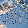 Miniatyrbilde 5 av 5: 800 stk. Rondelle Krympekuler 8 Farger Avstandsstoppere Kuler 4mm Løse Avstandskuler Klemme Endestopper Avstandskuler Krympetilbehør for DIY Halskjede